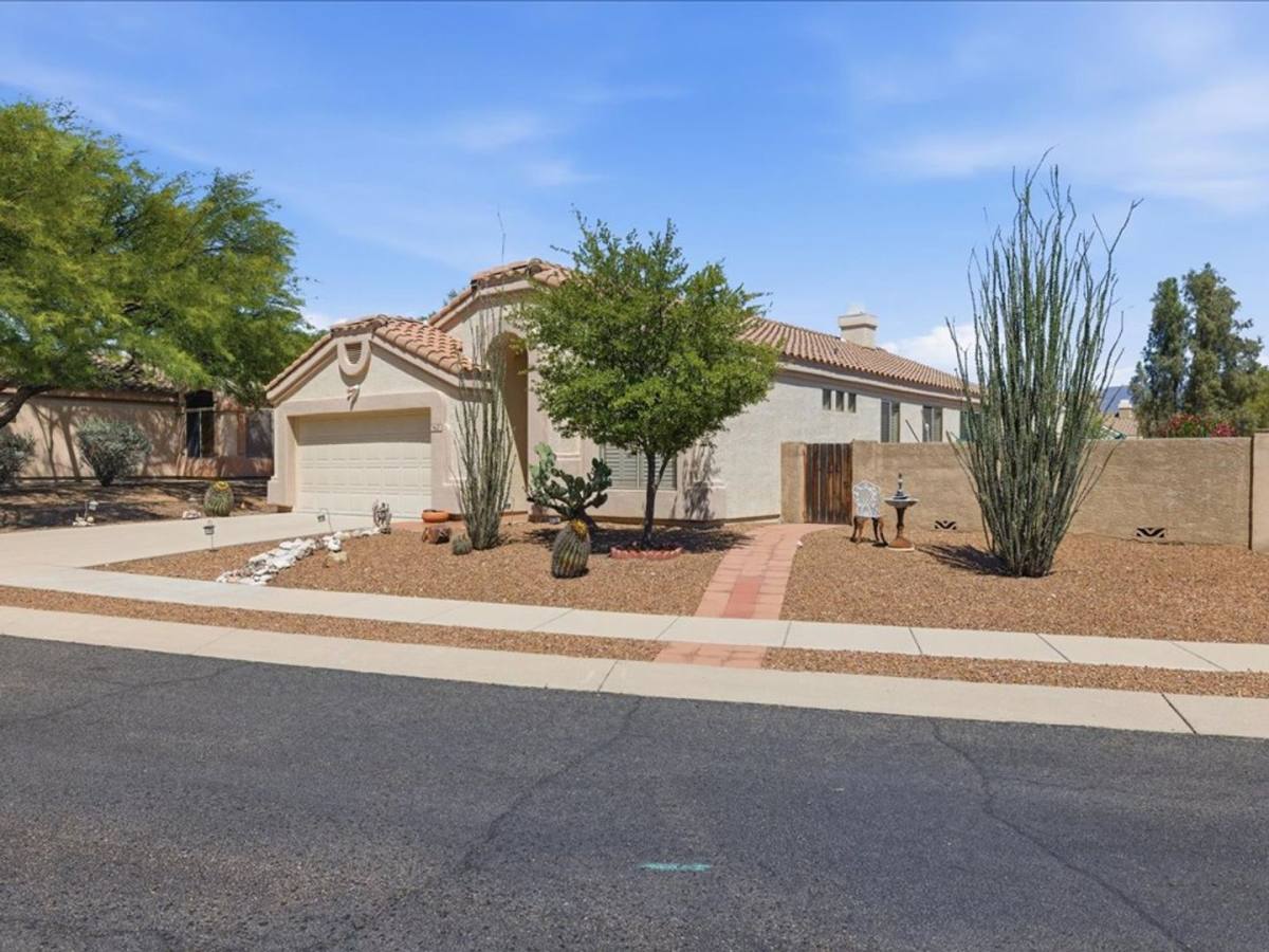 House for rent at 9627 E Shadow Lake Court, Tucson, AZ 85749