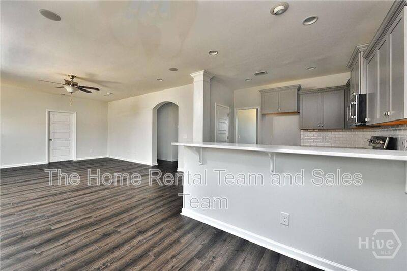 House for rent at 293 McCrady Dr, Richmond Hill, GA 31324