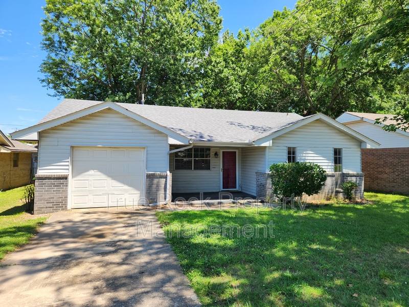 House for rent at 924 Crestview Ave, Ada, OK 74820