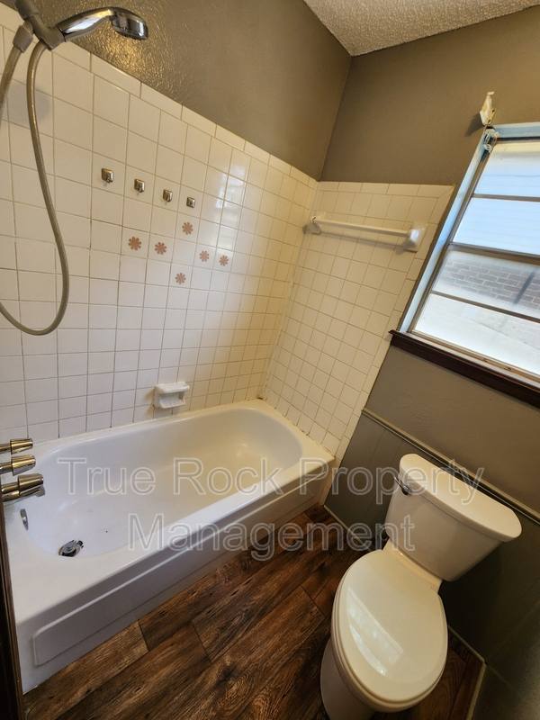 House for rent at 924 Crestview Ave, Ada, OK 74820