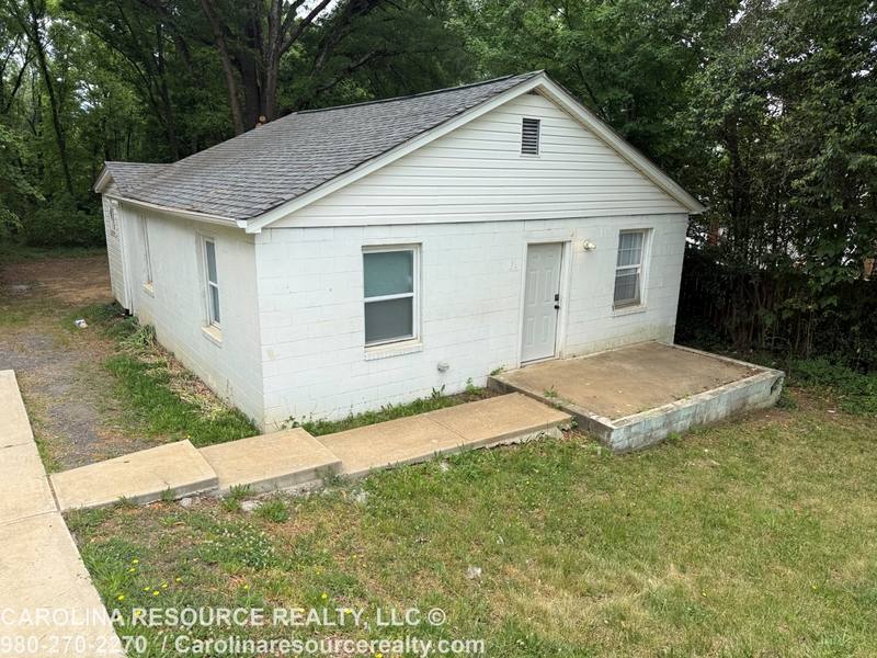 House for rent at 3005 W Blvd, Charlotte, NC 28208