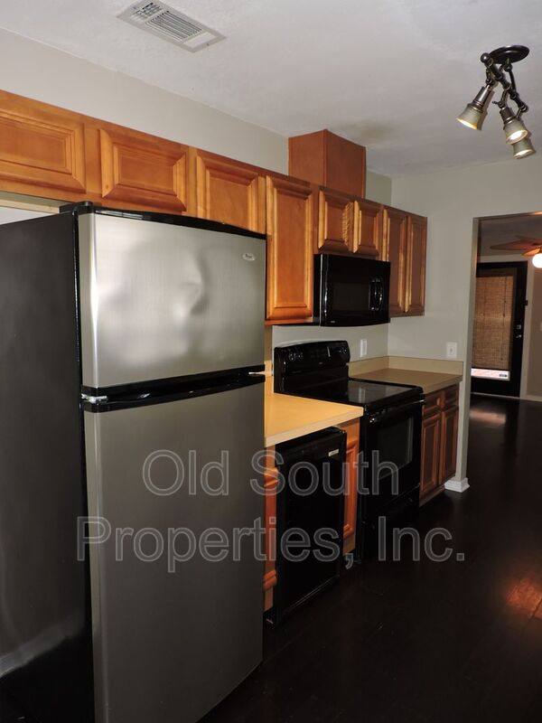 House for rent at 147 Creekview Dr, Pensacola, FL 32503