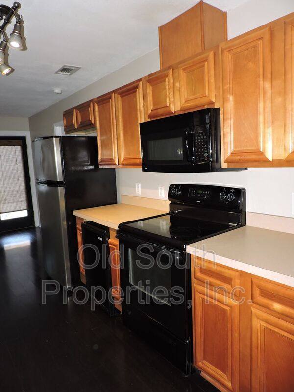 House for rent at 147 Creekview Dr, Pensacola, FL 32503