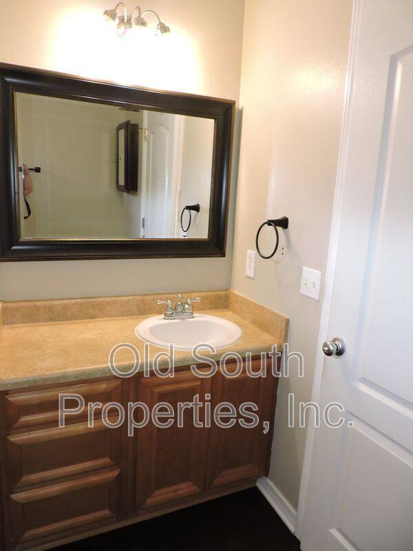 House for rent at 147 Creekview Dr, Pensacola, FL 32503