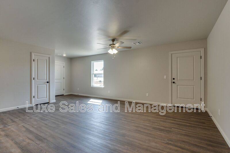 House for rent at 317 Dooley Creek Lane, Edmond, OK 73003