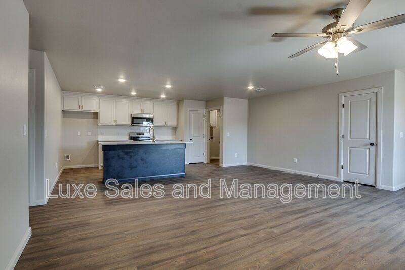 House for rent at 317 Dooley Creek Lane, Edmond, OK 73003
