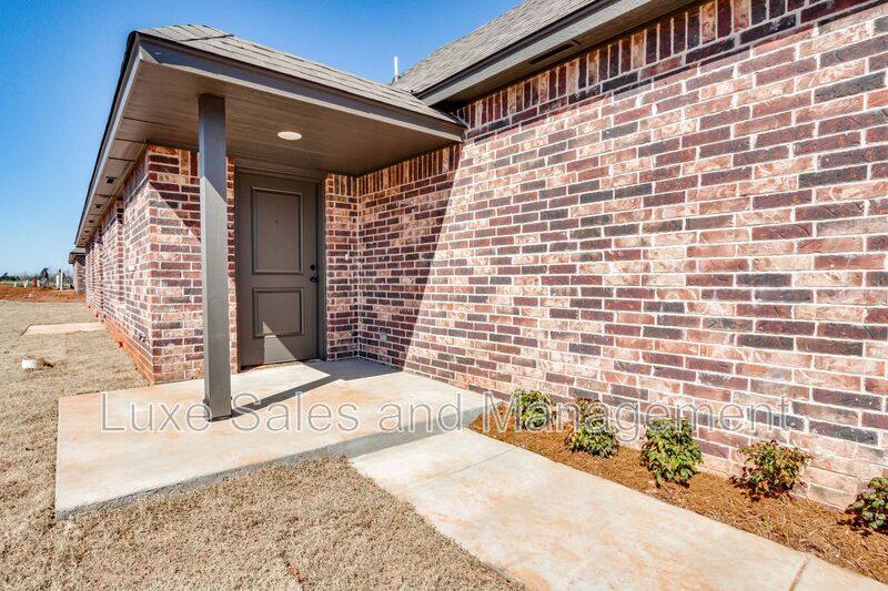 House for rent at 317 Dooley Creek Lane, Edmond, OK 73003