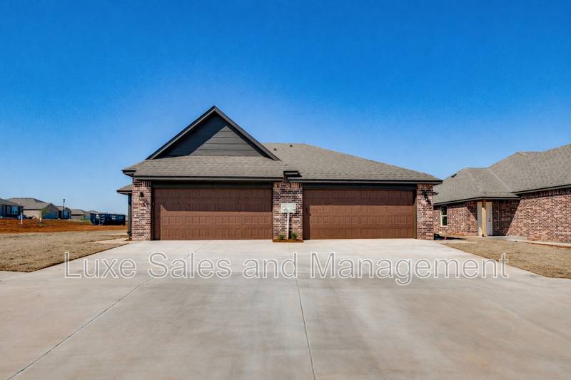 House for rent at 317 Dooley Creek Lane, Edmond, OK 73003