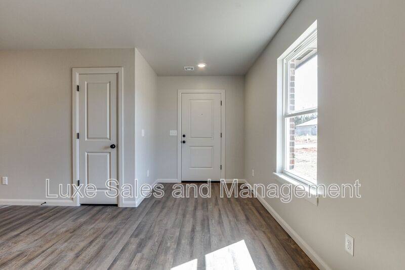House for rent at 317 Dooley Creek Lane, Edmond, OK 73003
