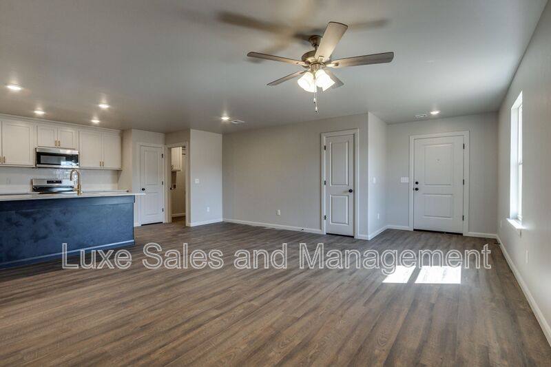 House for rent at 317 Dooley Creek Lane, Edmond, OK 73003