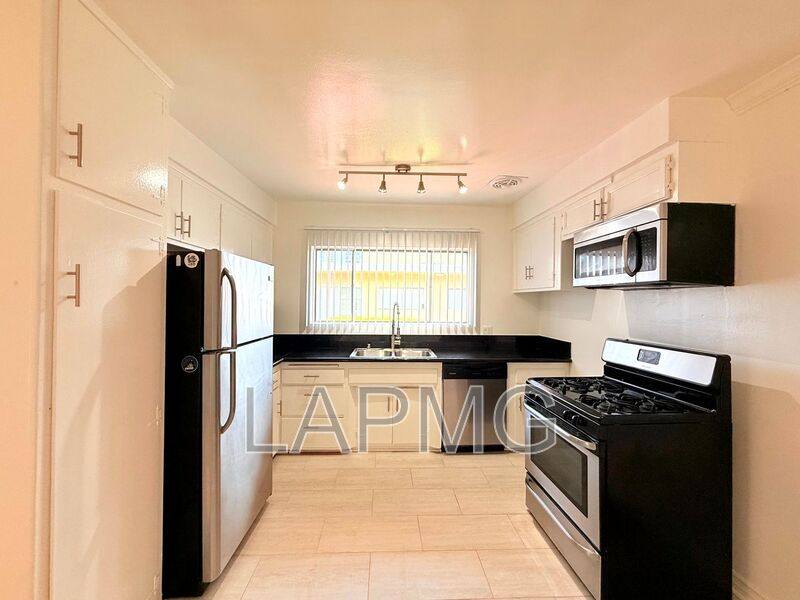 Apartment for rent at 1323 N Bronson Ave #11, Los Angeles, CA 90028