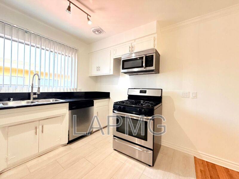 Apartment for rent at 1323 N Bronson Ave #11, Los Angeles, CA 90028
