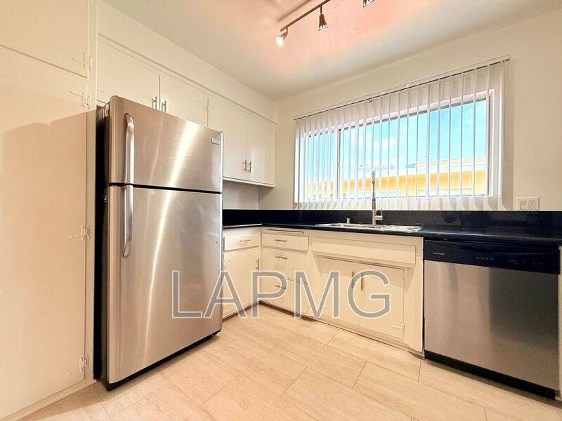 Apartment for rent at 1323 N Bronson Ave #11, Los Angeles, CA 90028