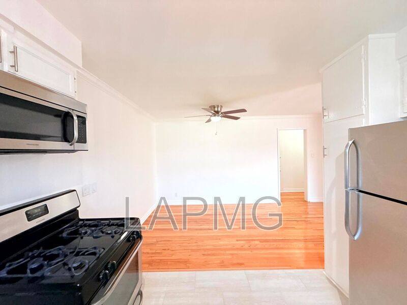 Apartment for rent at 1323 N Bronson Ave #11, Los Angeles, CA 90028