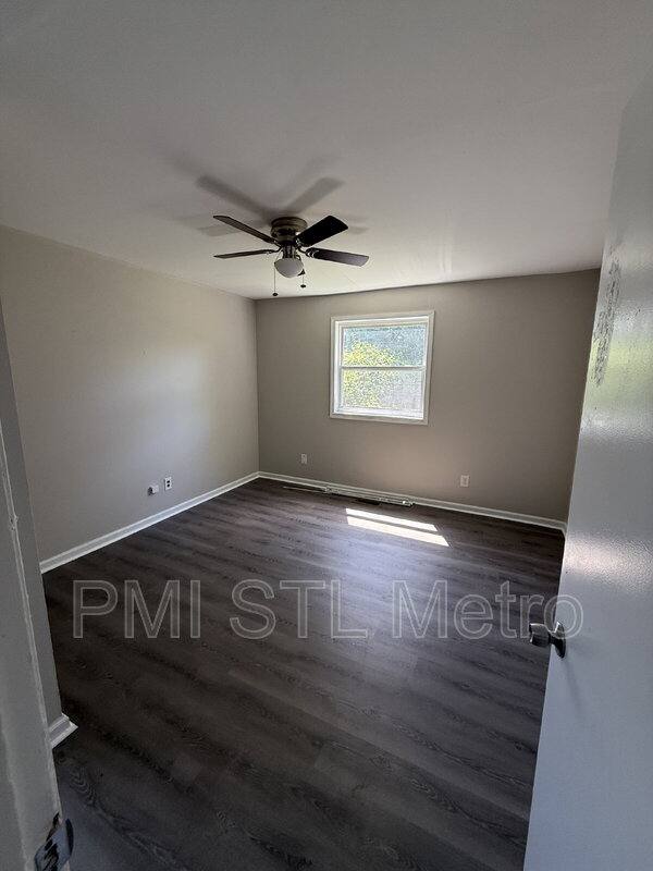 House for rent at 10557 Castle Dr, Saint Louis, MO 63136