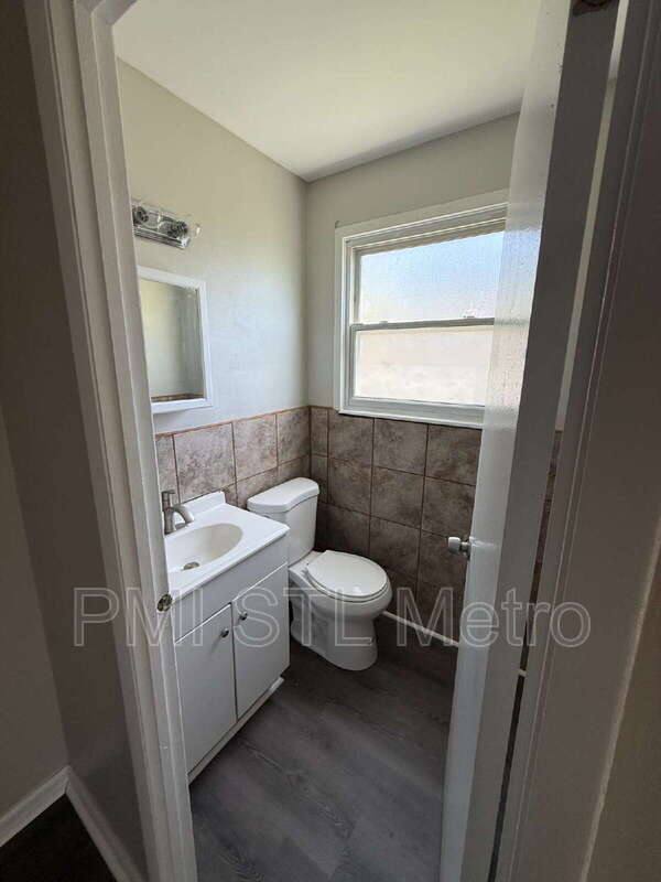 House for rent at 10557 Castle Dr, Saint Louis, MO 63136