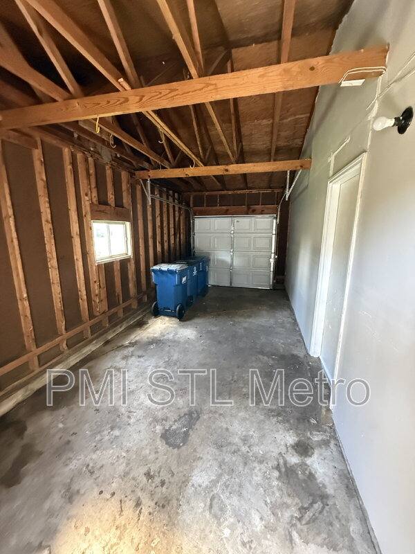 House for rent at 10557 Castle Dr, Saint Louis, MO 63136
