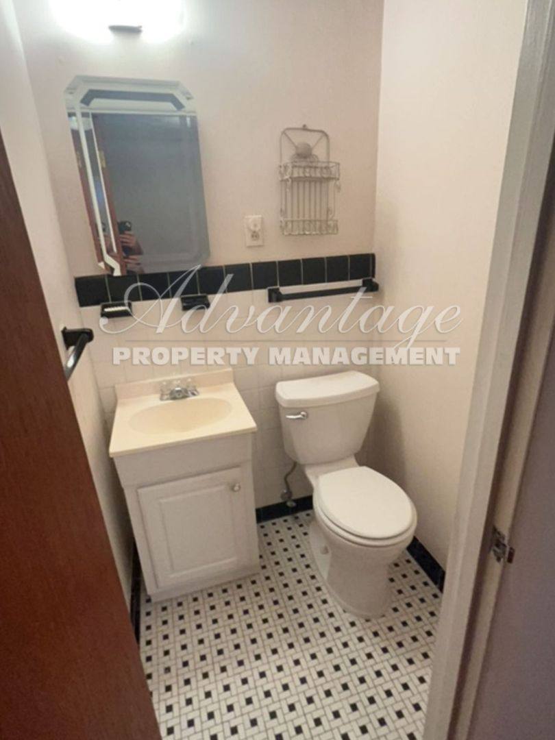 House for rent at 1552 Delmont Rd, Memphis, TN 38117