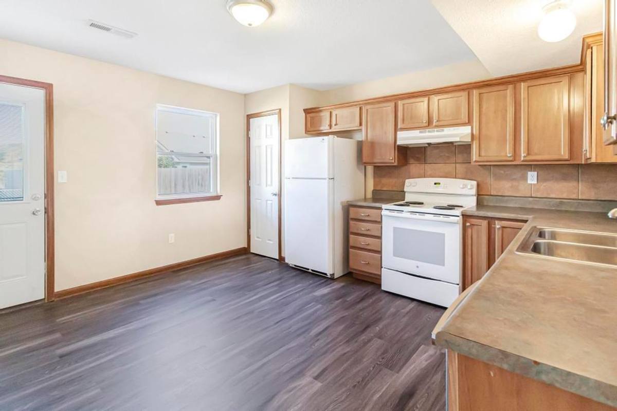 Townhouse for rent at 1011 Higgins, La Monte, MO 65337