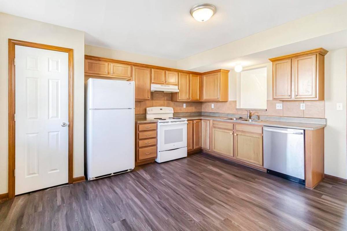 Townhouse for rent at 1011 Higgins, La Monte, MO 65337
