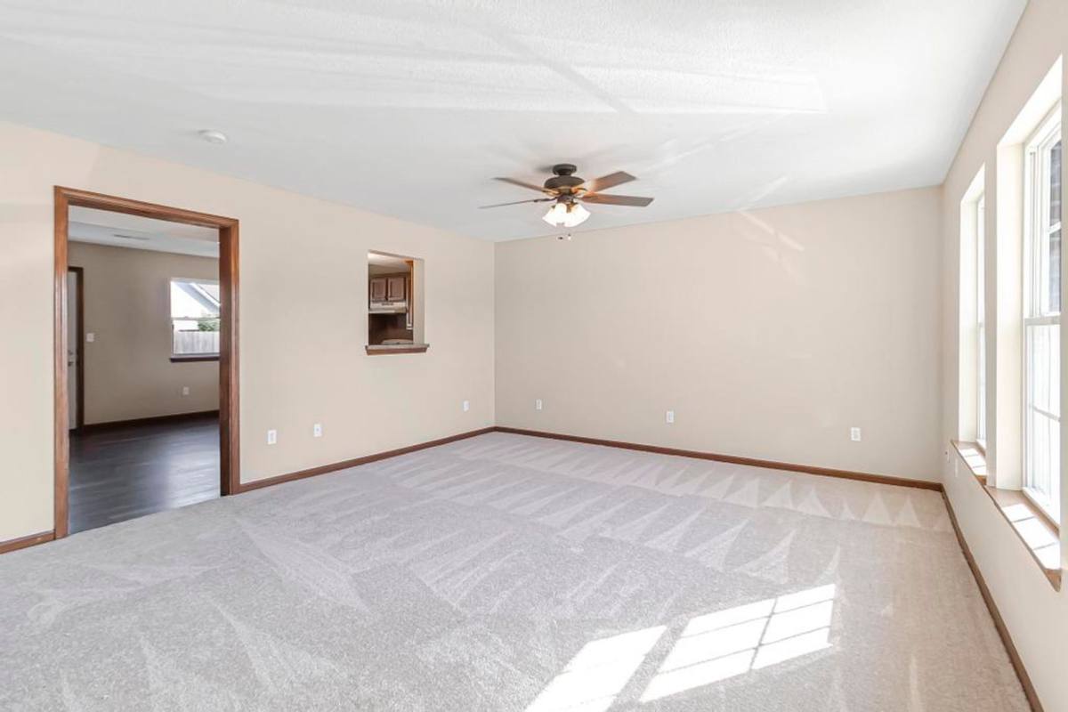 Townhouse for rent at 1011 Higgins, La Monte, MO 65337