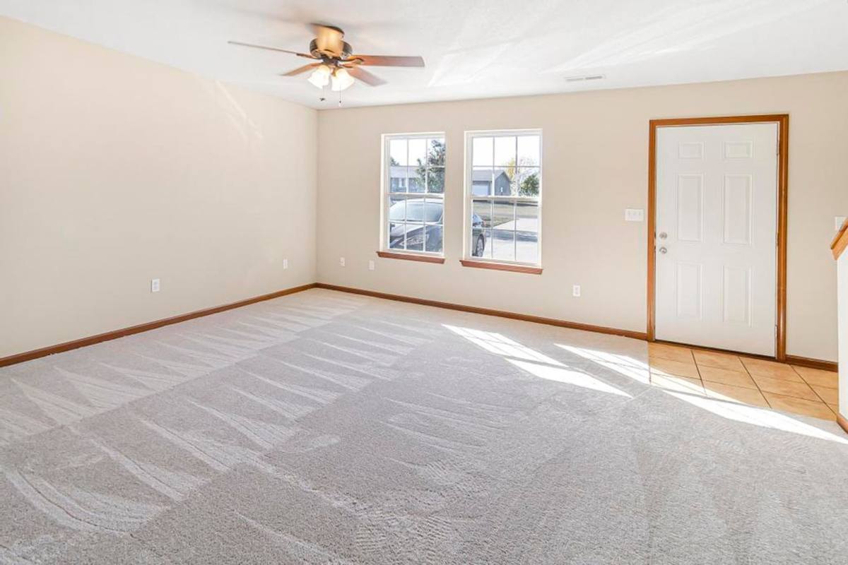 Townhouse for rent at 1011 Higgins, La Monte, MO 65337