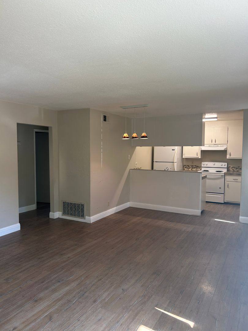 Condo for rent at 5129 Connecticut Dr, Sacramento, CA 95841