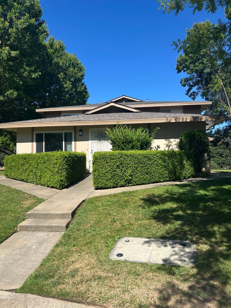 Condo for rent at 5129 Connecticut Dr, Sacramento, CA 95841