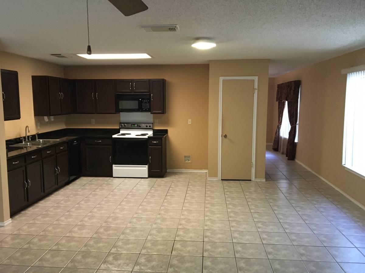 House for rent at 8003 Chestnut Manor Dr, Converse, TX 78109