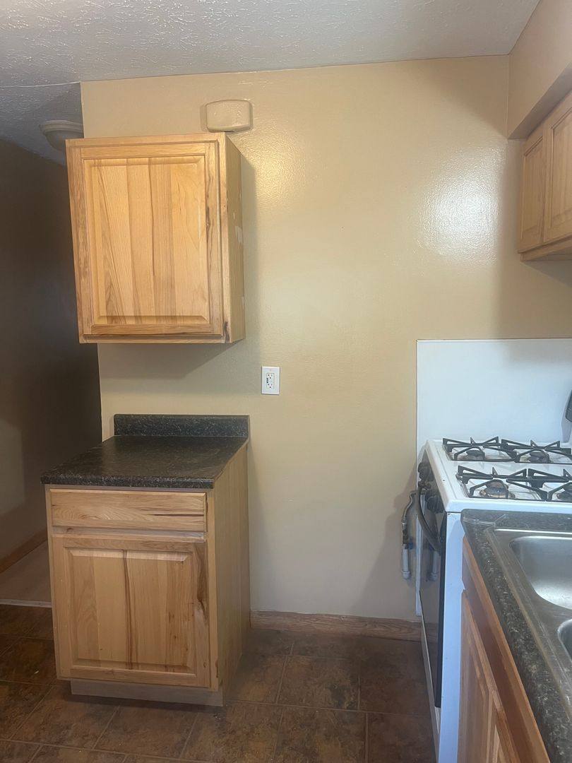 Townhouse for rent at 215 Dalepark Dr, Bedford, OH 44146