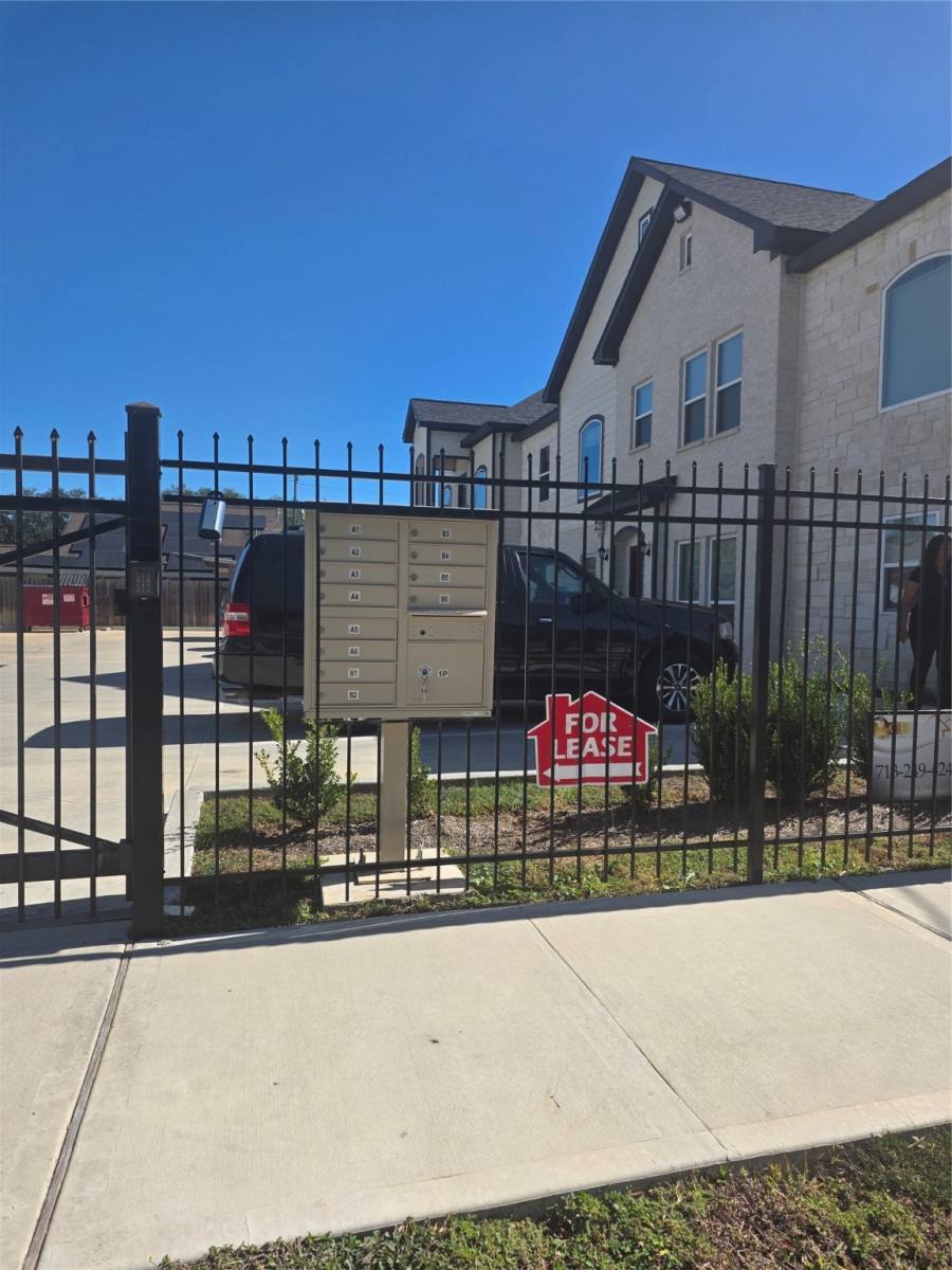 Apartment for rent at 7823 Gladstone St, Houston, TX 77051