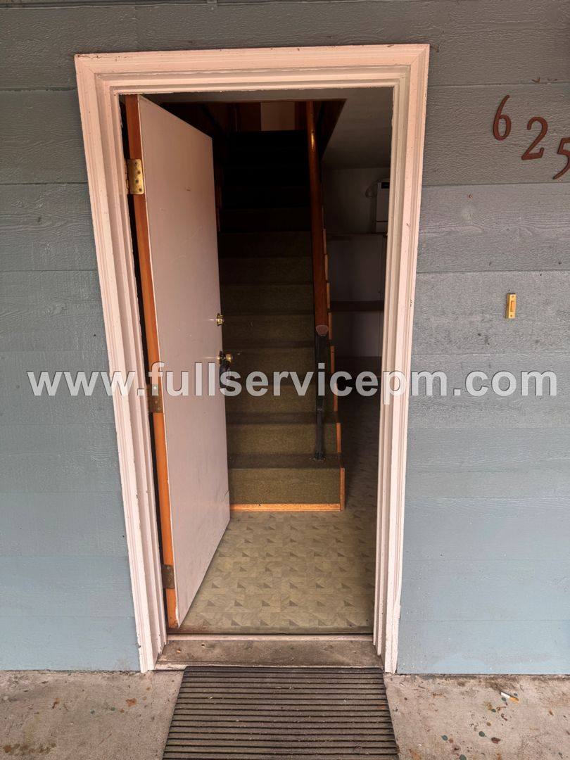 Townhouse for rent at 625 Ave B, Snohomish, WA 98290