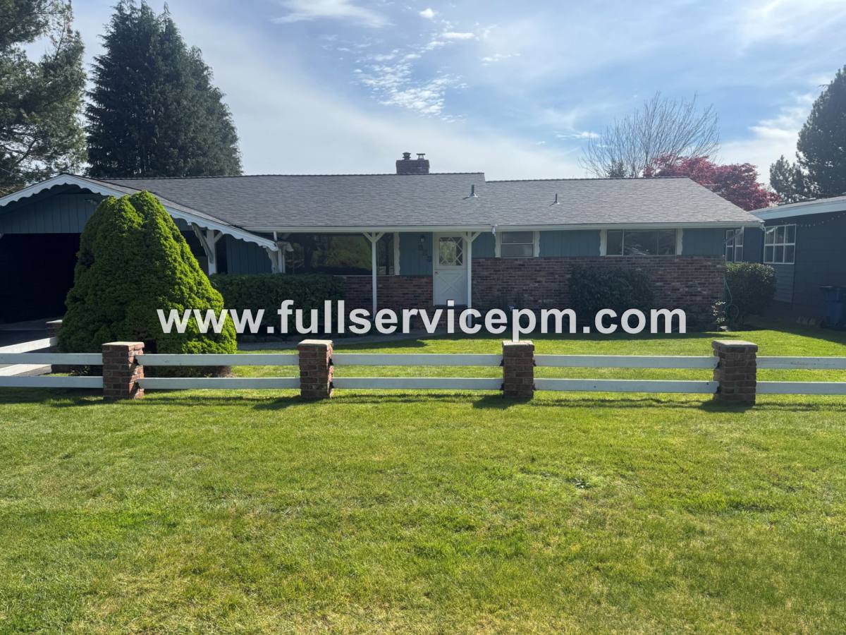 Townhouse for rent at 625 Ave B, Snohomish, WA 98290