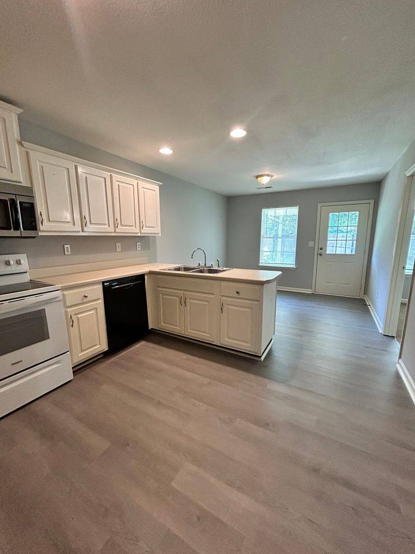 Townhouse for rent at 100 Biltford Ave, Rossville, GA 30741
