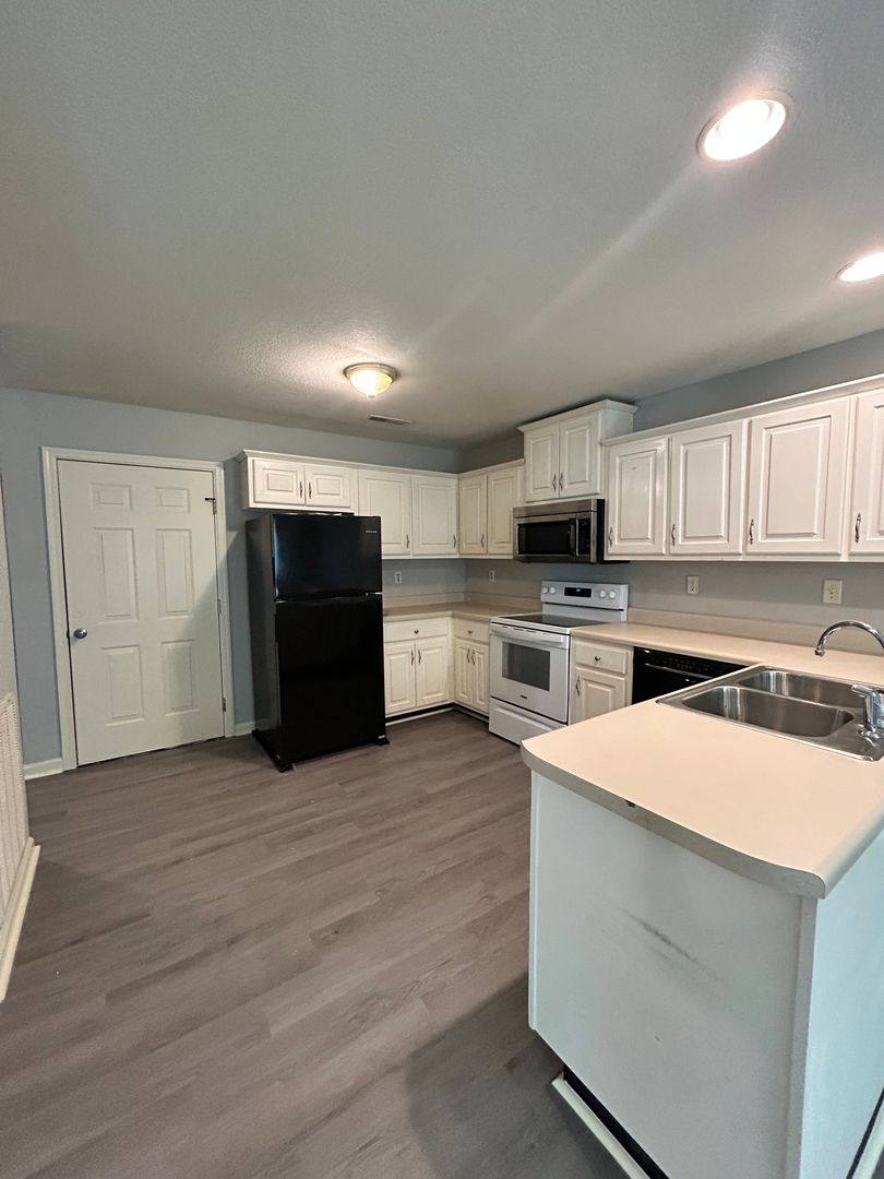 Townhouse for rent at 100 Biltford Ave, Rossville, GA 30741
