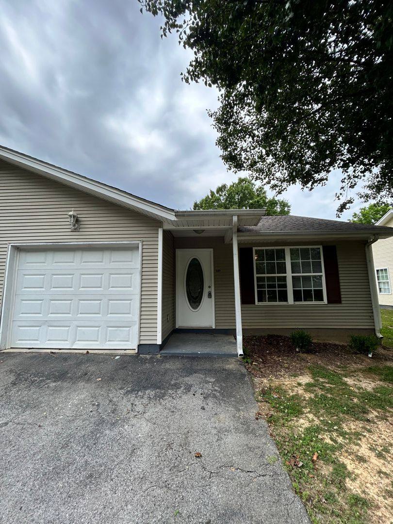 Townhouse for rent at 100 Biltford Ave, Rossville, GA 30741