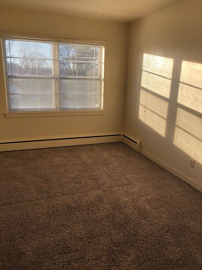 Apartment for rent at 1300-1500 Oakland Rd NE, Cedar Rapids, IA 52402