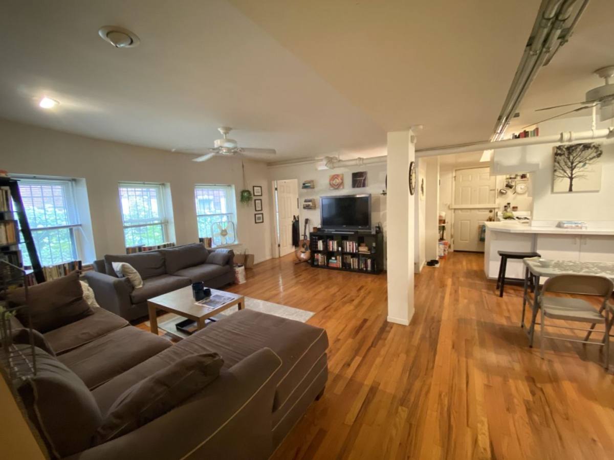 Apartment for rent at 5527 N Kenmore Ave, Chicago, IL 60640