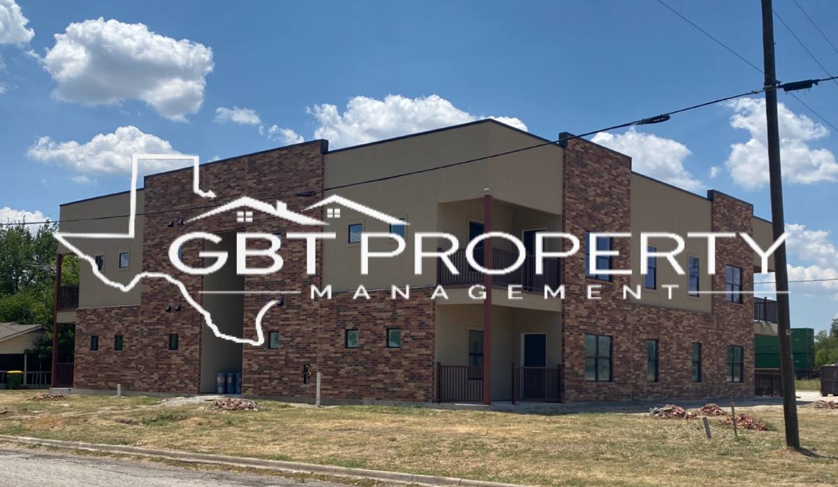 Apartment for rent at 102 E State St, Groesbeck, TX 76642