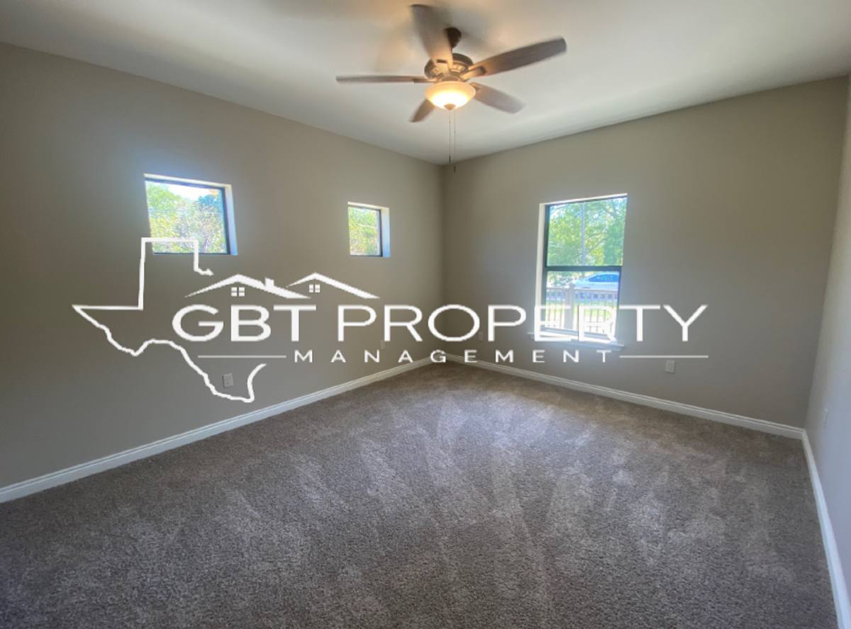 Apartment for rent at 102 E State St, Groesbeck, TX 76642
