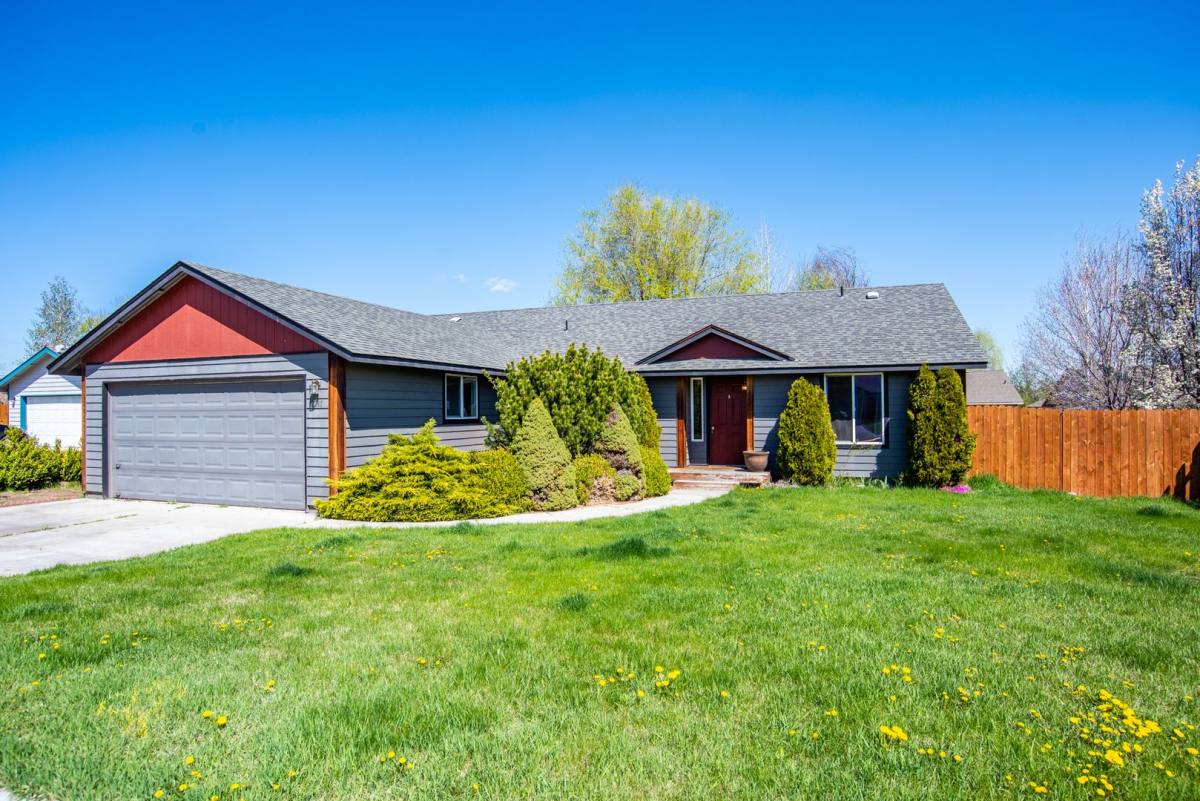 House for rent at 2217 SW Lava Court, Redmond, OR 97756
