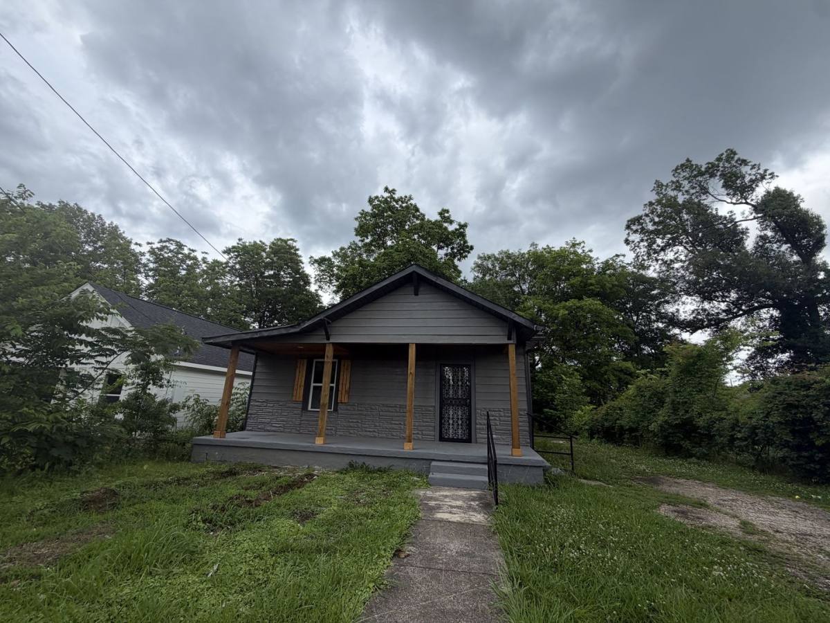Apartment for rent at 746 Barrett Place, Memphis, TN 38104