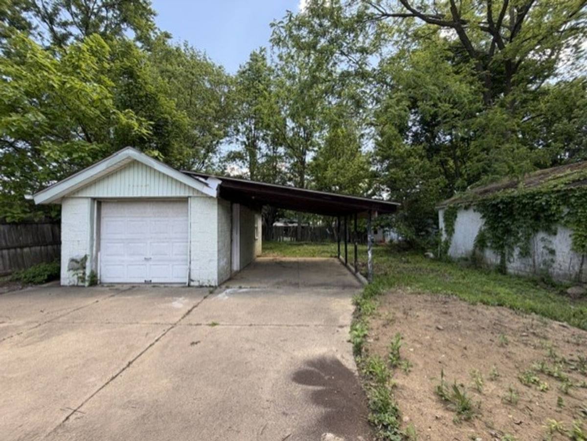 House for rent at 621 Hudson Ave, Akron, OH 44306