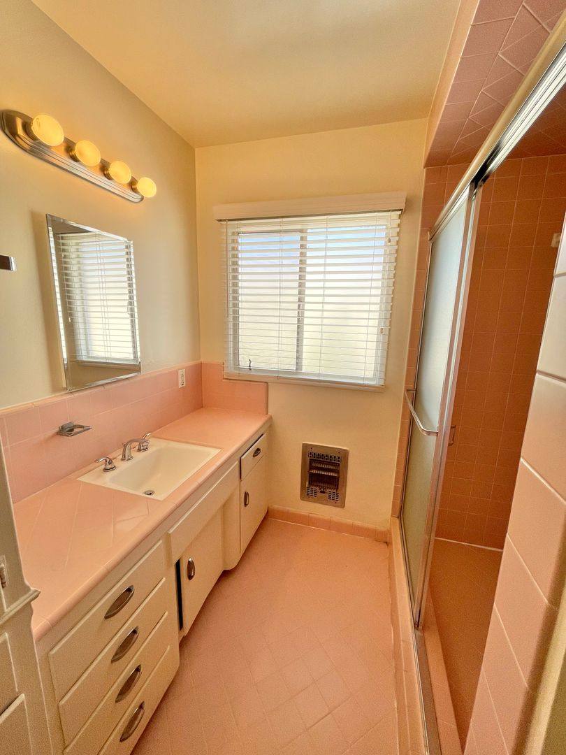 Apartment for rent at 108-110 Redondo, Long Beach, CA 90803