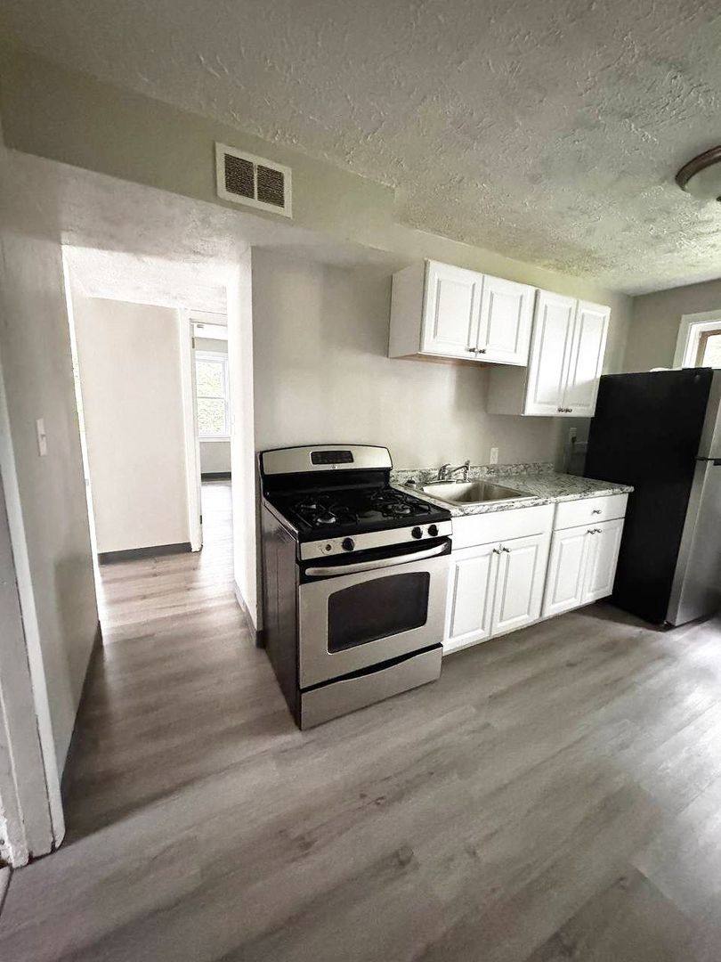 Apartment for rent at 334-340 Hemlock Dr, Coraopolis, PA 15108