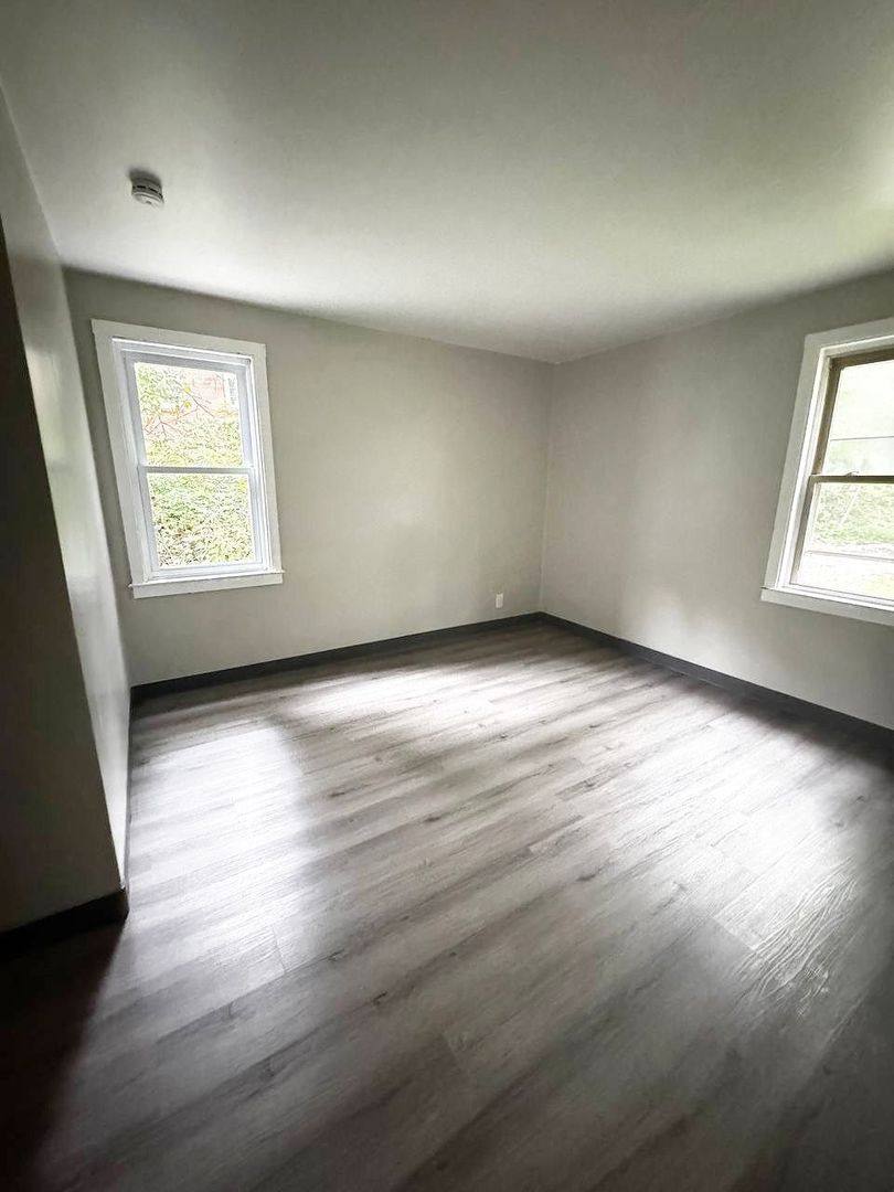 Apartment for rent at 334-340 Hemlock Dr, Coraopolis, PA 15108
