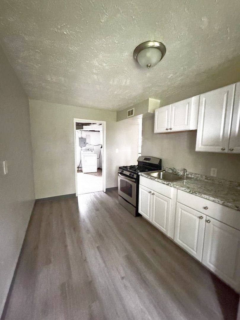 Apartment for rent at 334-340 Hemlock Dr, Coraopolis, PA 15108