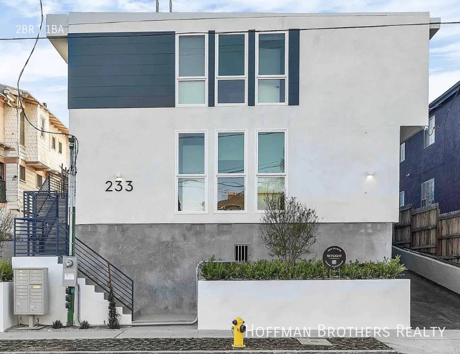 Apartment for rent at 233 Rosemont Ave #15, Los Angeles, CA 90026