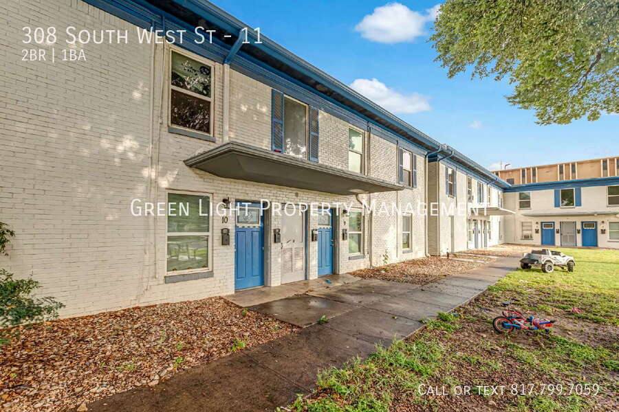 Apartment for rent at 308 S W St, Arlington, TX 76010