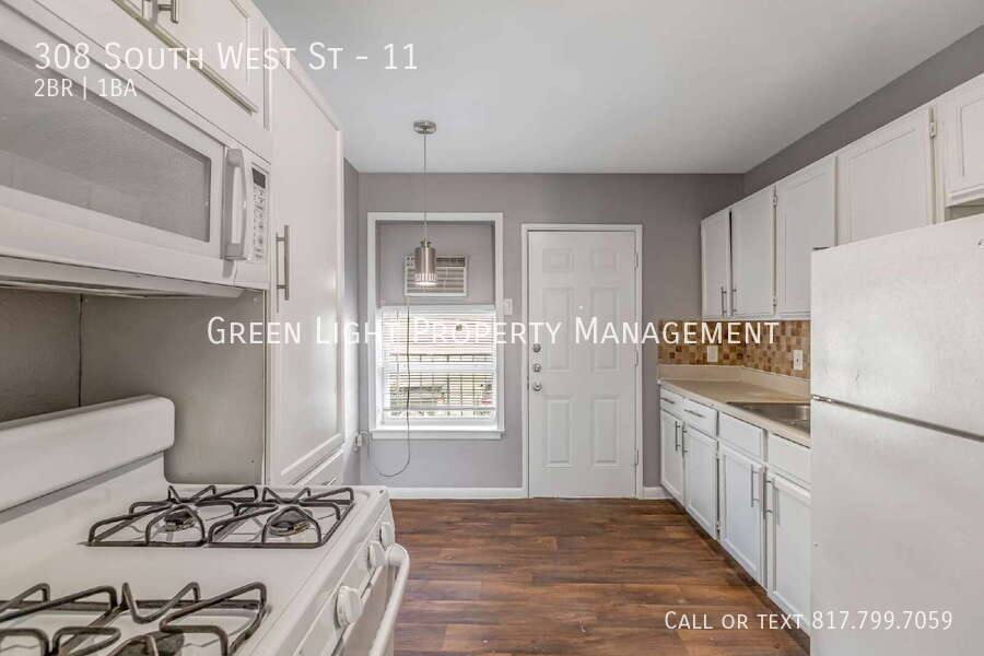 Apartment for rent at 308 S W St, Arlington, TX 76010